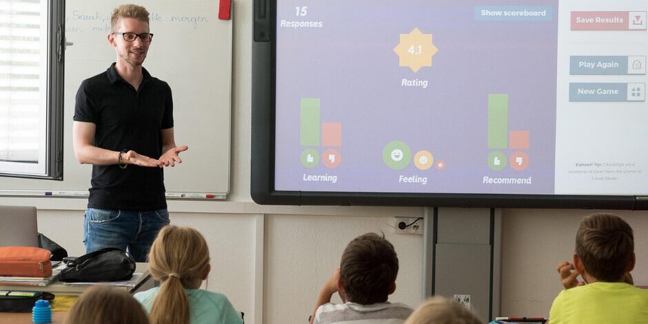 Kopie von Die Macht der Sprache – Worte, die Kinder wachsen lassen oder klein machen Die Macht der Sprache - Wie Worte Lernen, Motivation und Selbtvertrauen verändern